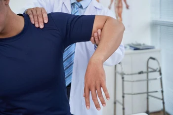 فیزیوتراپی سندروم قوس دردناک شانه